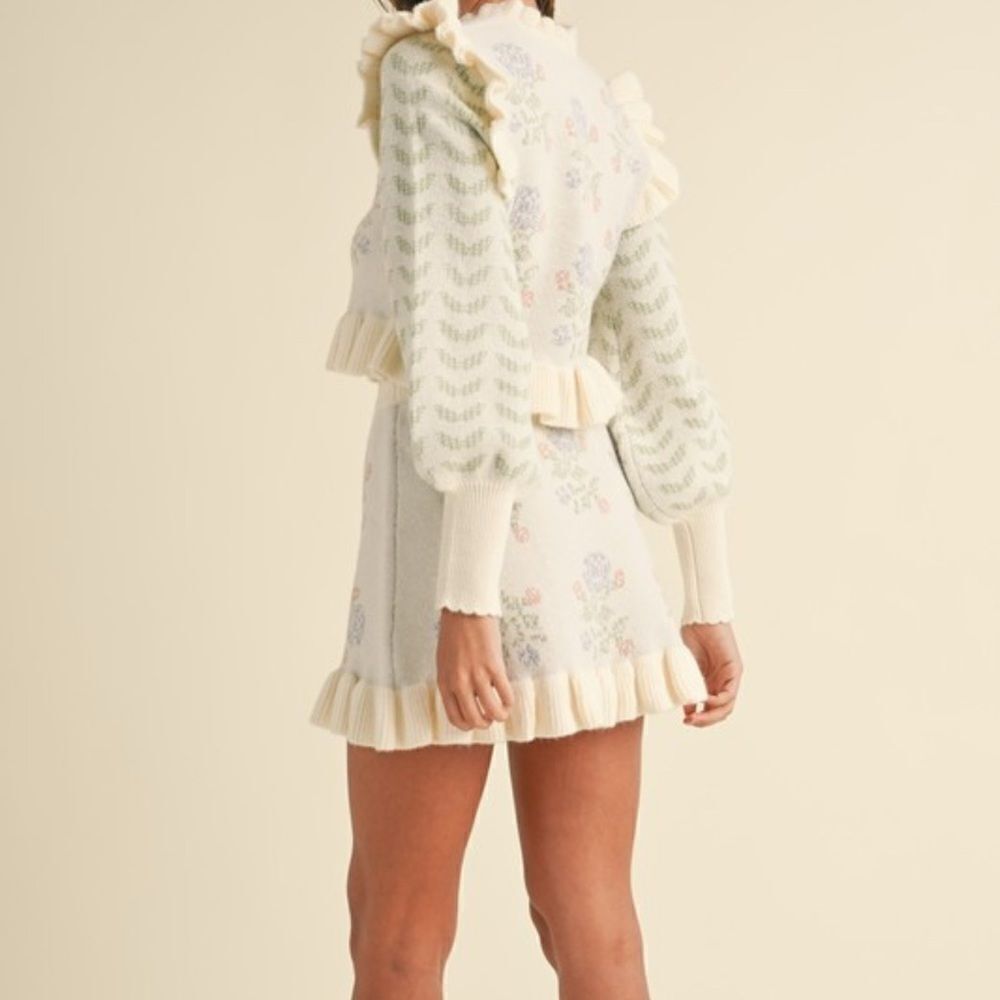 999. White Ruffled Mini Skater Skirt - Picture 5 of 13
